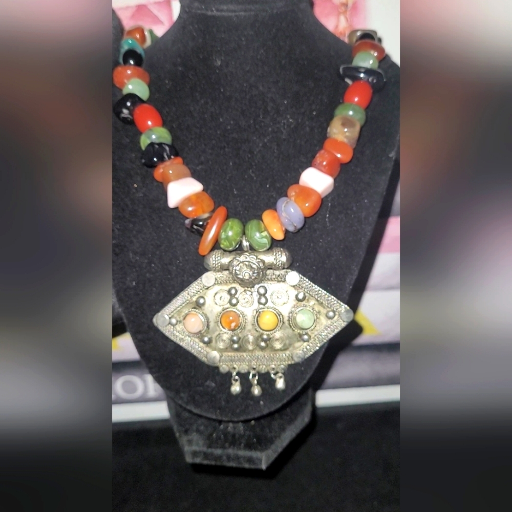 VINTAGE MEDALLION NECKLACE  JADE ,CARNELLIAN ,ONYX ,JASPER ,AMETHYST ETC,GENUINE